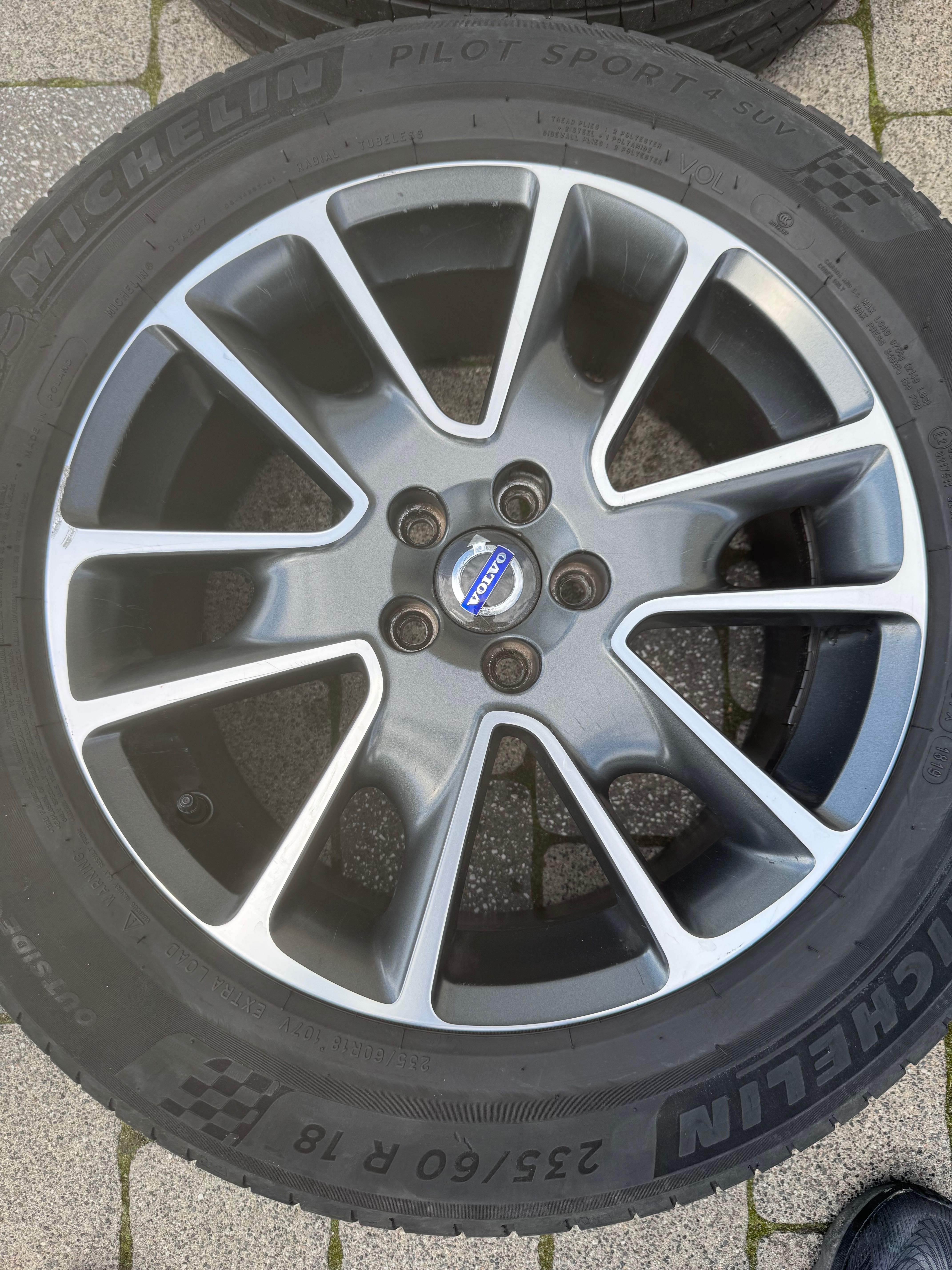 VOLVO SI 11R VO 047 ALUFELGI R18 oryginalne z oponami !