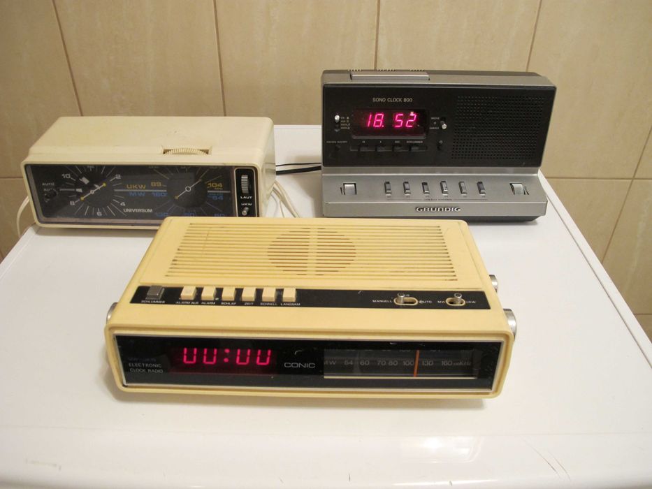 Stare radio z zegarkiem GRUNDIG