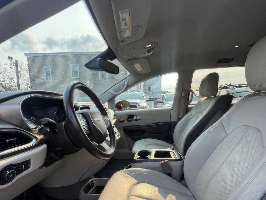 Chrysler Pacifica Touring-L Plus      2017