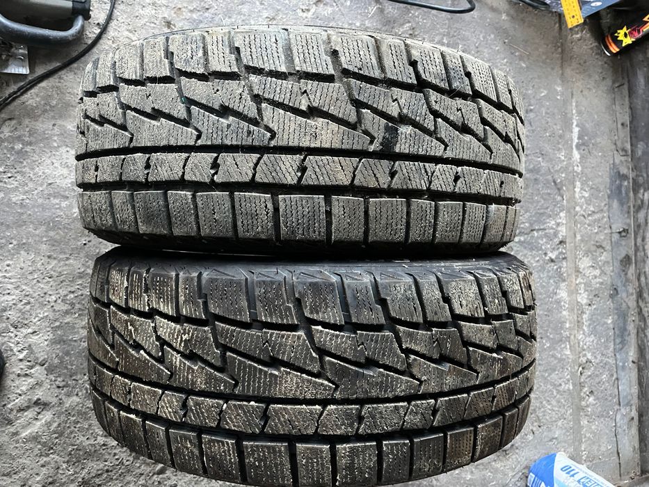 Зимні шини  235/45 R17