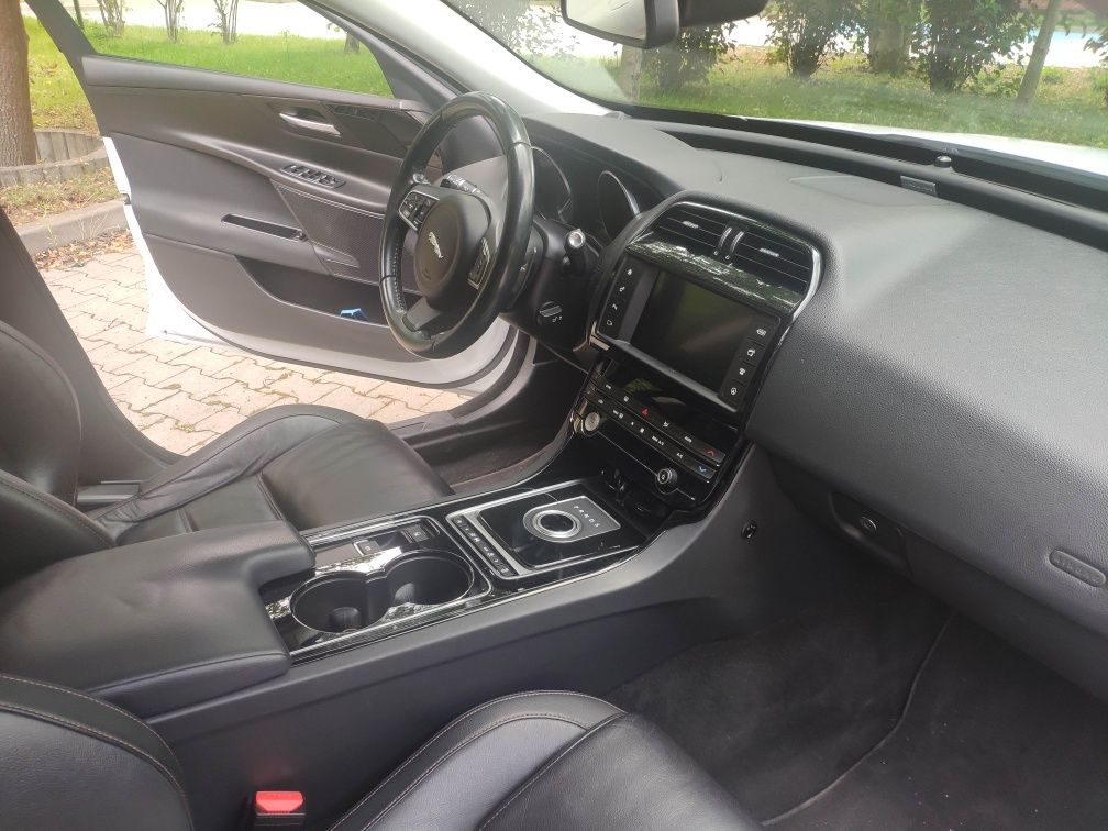 Jaguar xe 2.0 d Prestiż