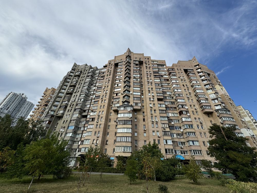 Продам 2к квартиру. Срібнокільська 20. Осокорки. Позняки. Срочно.
