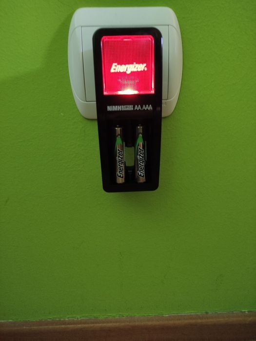 Kit Pilha e Carregador Recarregável ENERGIZER