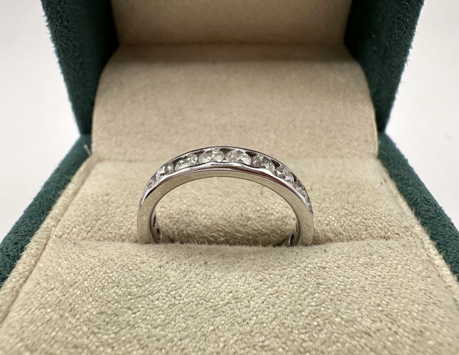 Złoty pierścionek z diamentami 0,84ct Si/H-J (wycena na 6150zł)