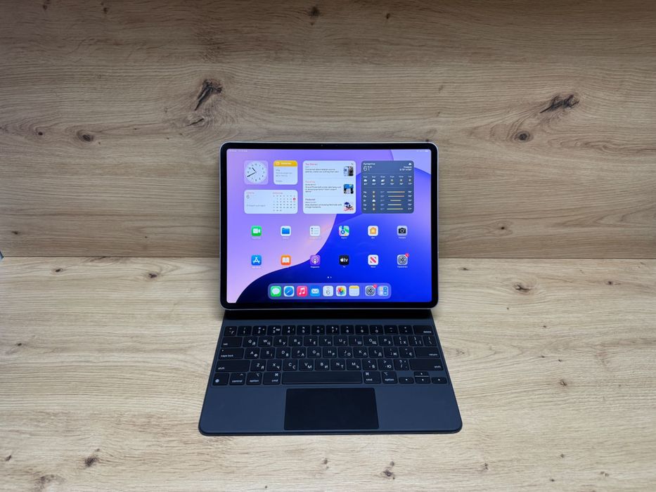 2024 Apple iPad Air 13'' M2 Wi-Fi+Cellular разом з оригінальною клавою