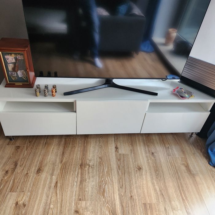 Stolik pod telewizor