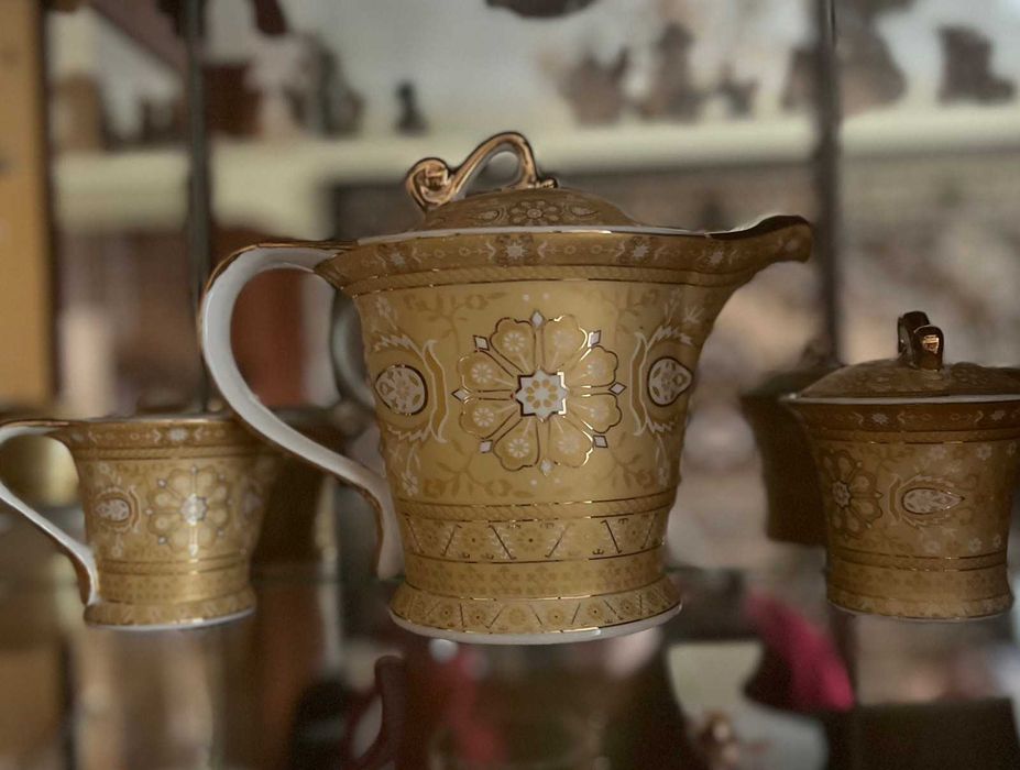 Сервиз на 6 персон новый золотистый.