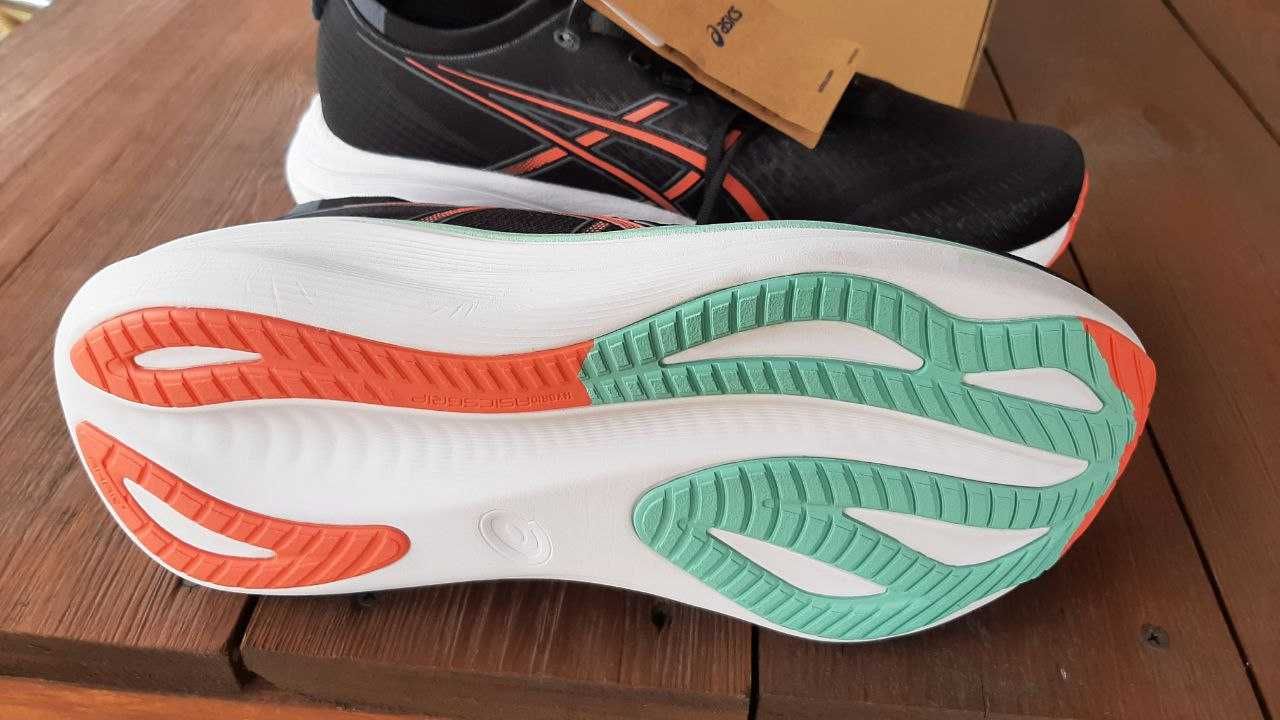 Чоловічі бігові кросівки Asics GEL-NIMBUS 27 1011B958-004