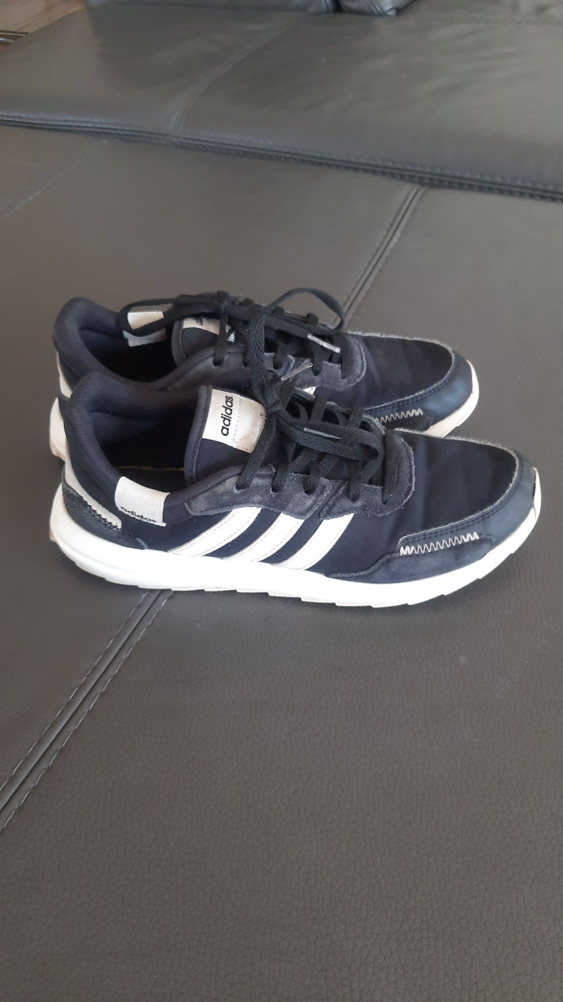 Adidasy chłopięce Adidas Retrorun 38 BDB biała podeszwa do szkoły