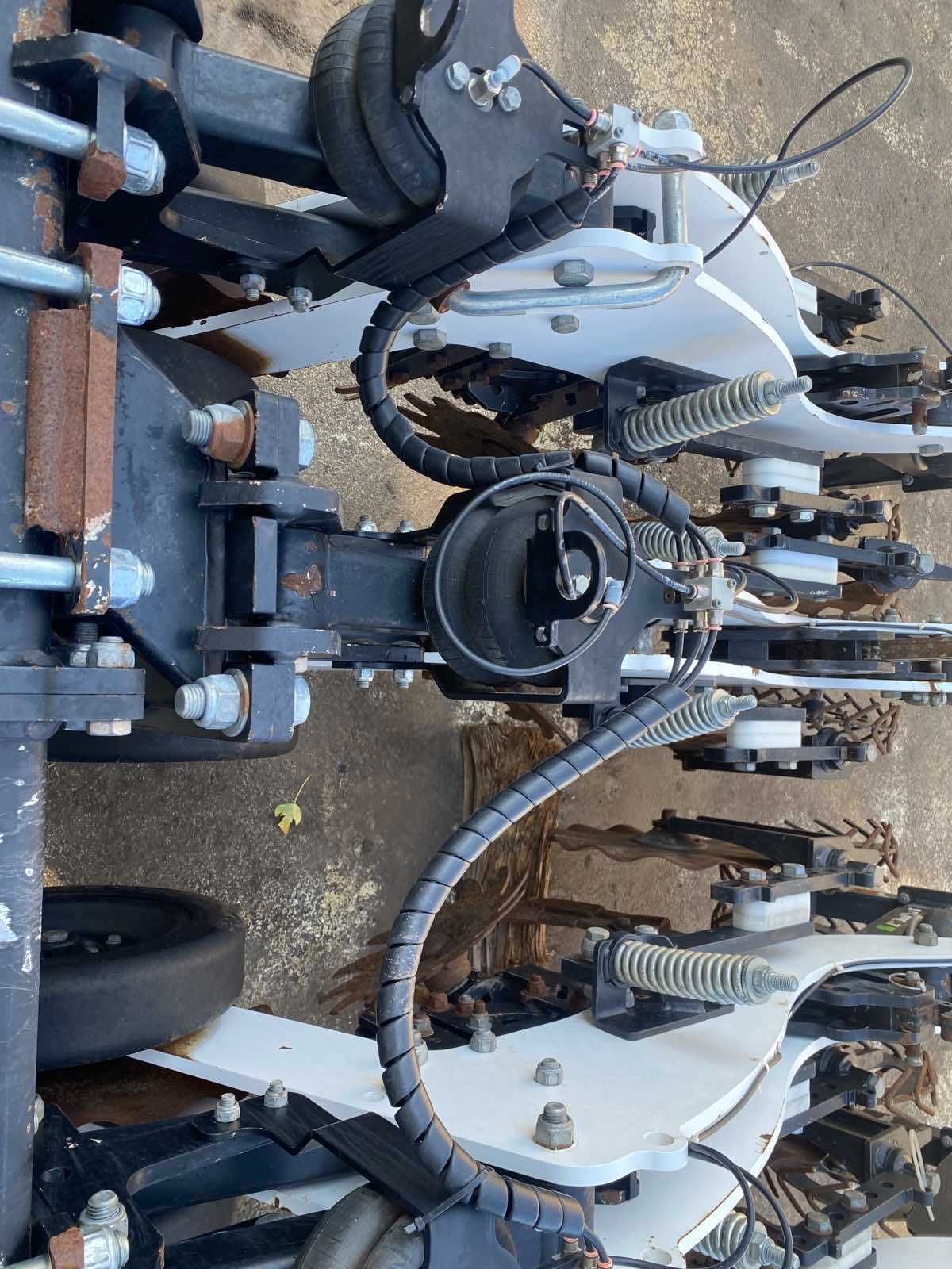 Культиватор грунтообробний комплекс STRIPCAT по технології Strip-
Till
