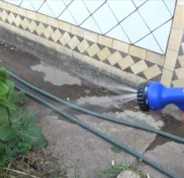 Усиленный садовый шланг для полива X-hose 45м с распылителем, синий