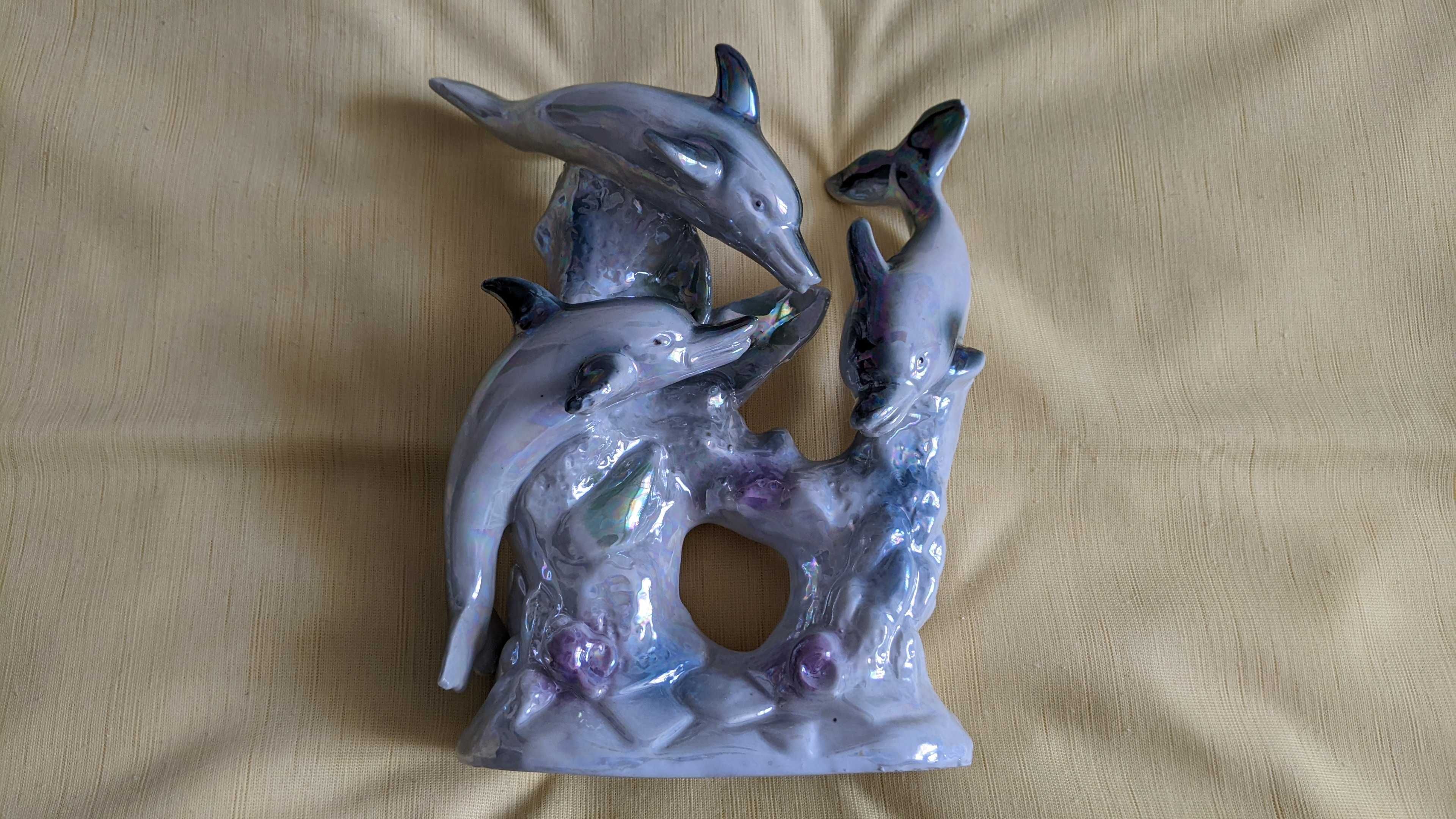 Delfiny — figurka z porcelany z czasów PRL