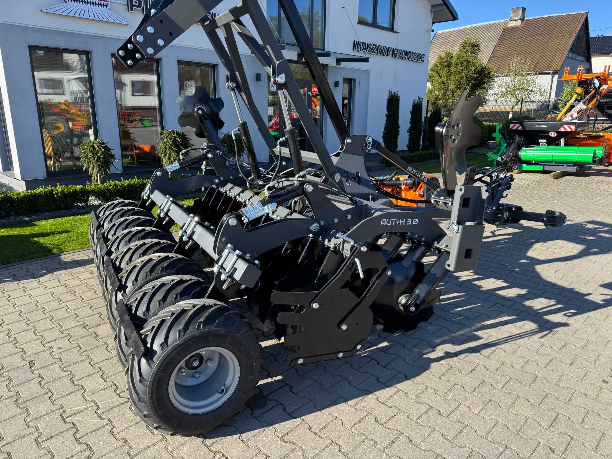 Agregat talerzowy uprawowo-siewny z wałem oponowym 3,0 m AUTW Helagro