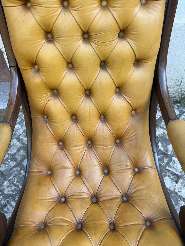 Cadeira de baloiço em pele vintage
