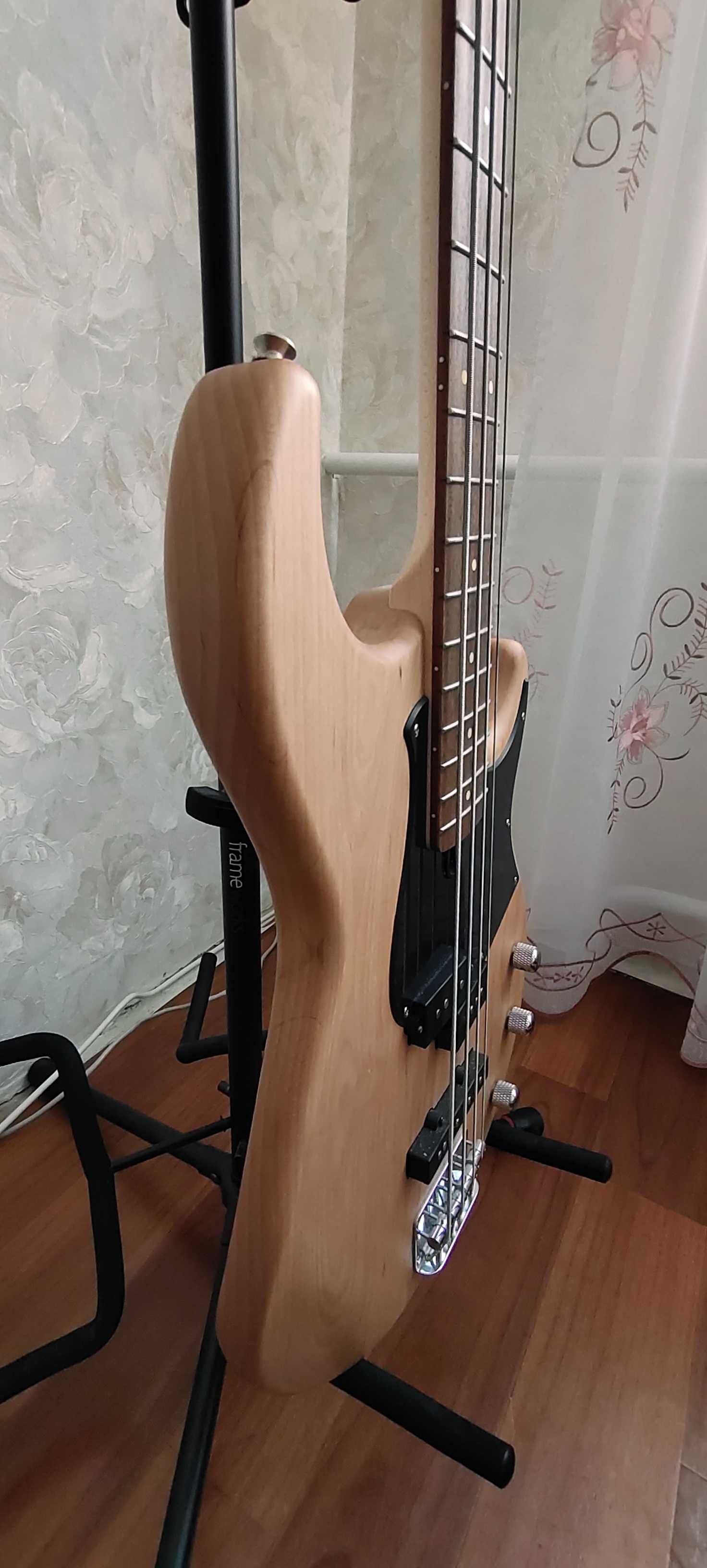 Бас-гітара Yamaha BB234