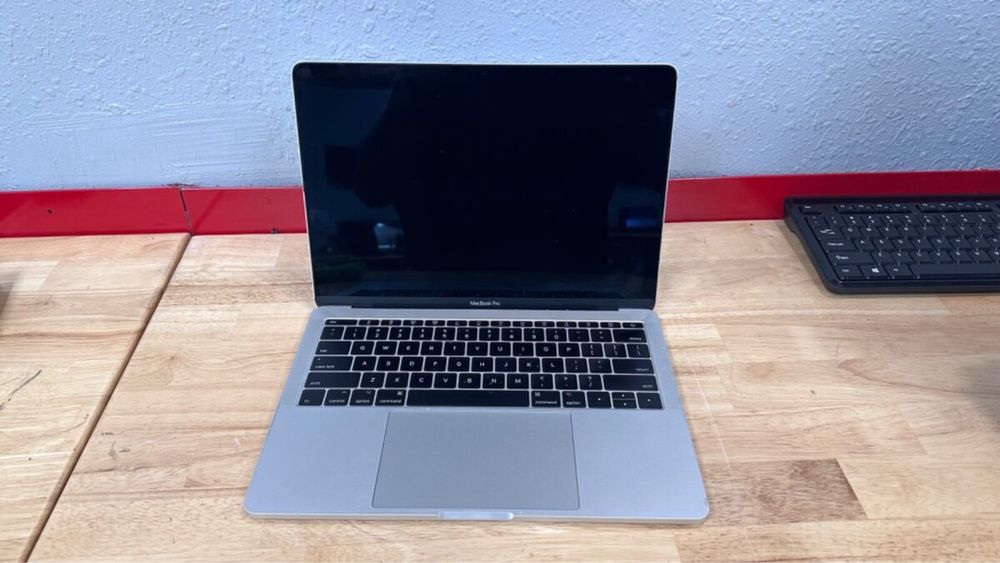Продам macbook pro retina 13 a1502