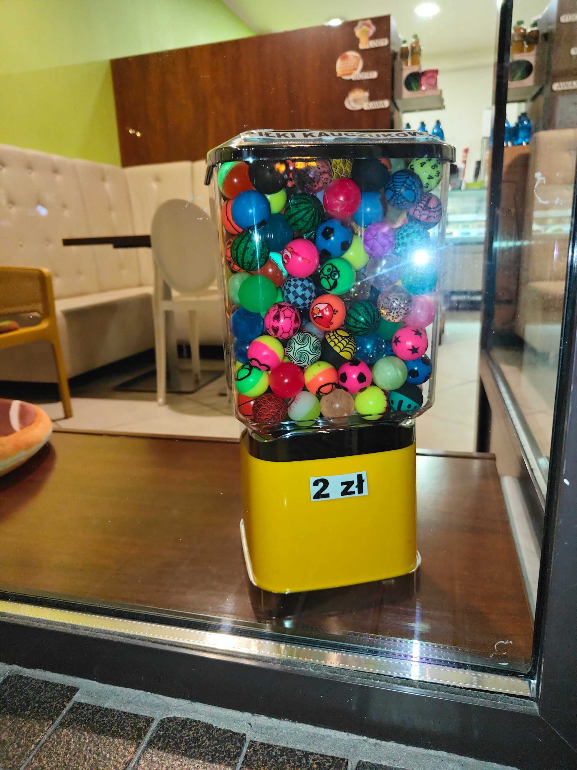 Automat zarobkowy, sprzedający kulki, na kulki, Kulkomat- Do klienta