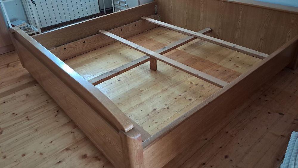 Łóżko podwójne wraz ze stelażem