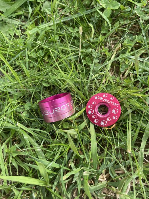 Top cap I podkładka 1cm burgtec