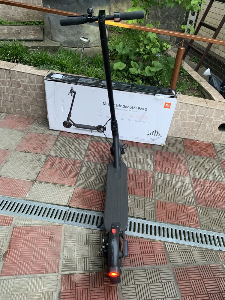 Продам електросамокат Xiaomi Scooter Pro2 ідеальний стан! Запас 45 км!