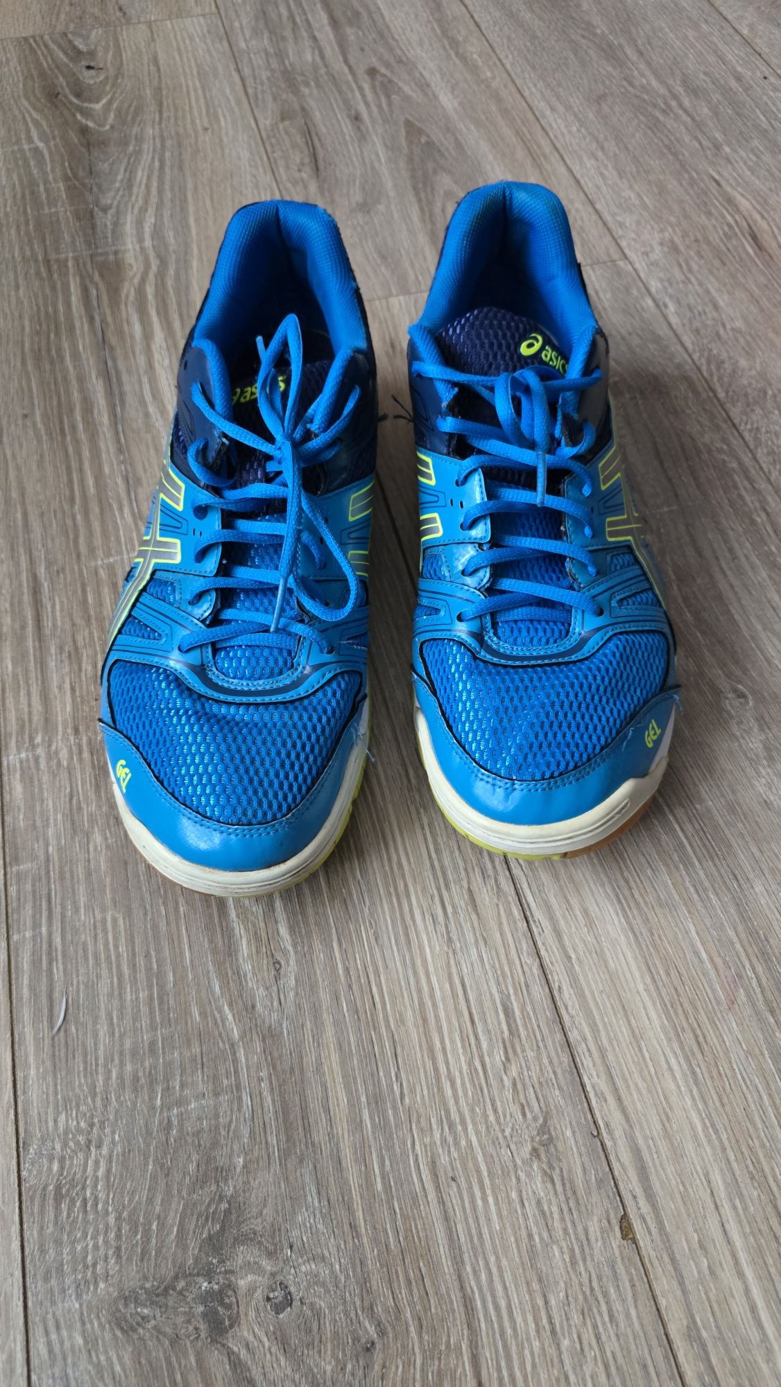 Продам волейбольні кросівки Asics gel-rocket