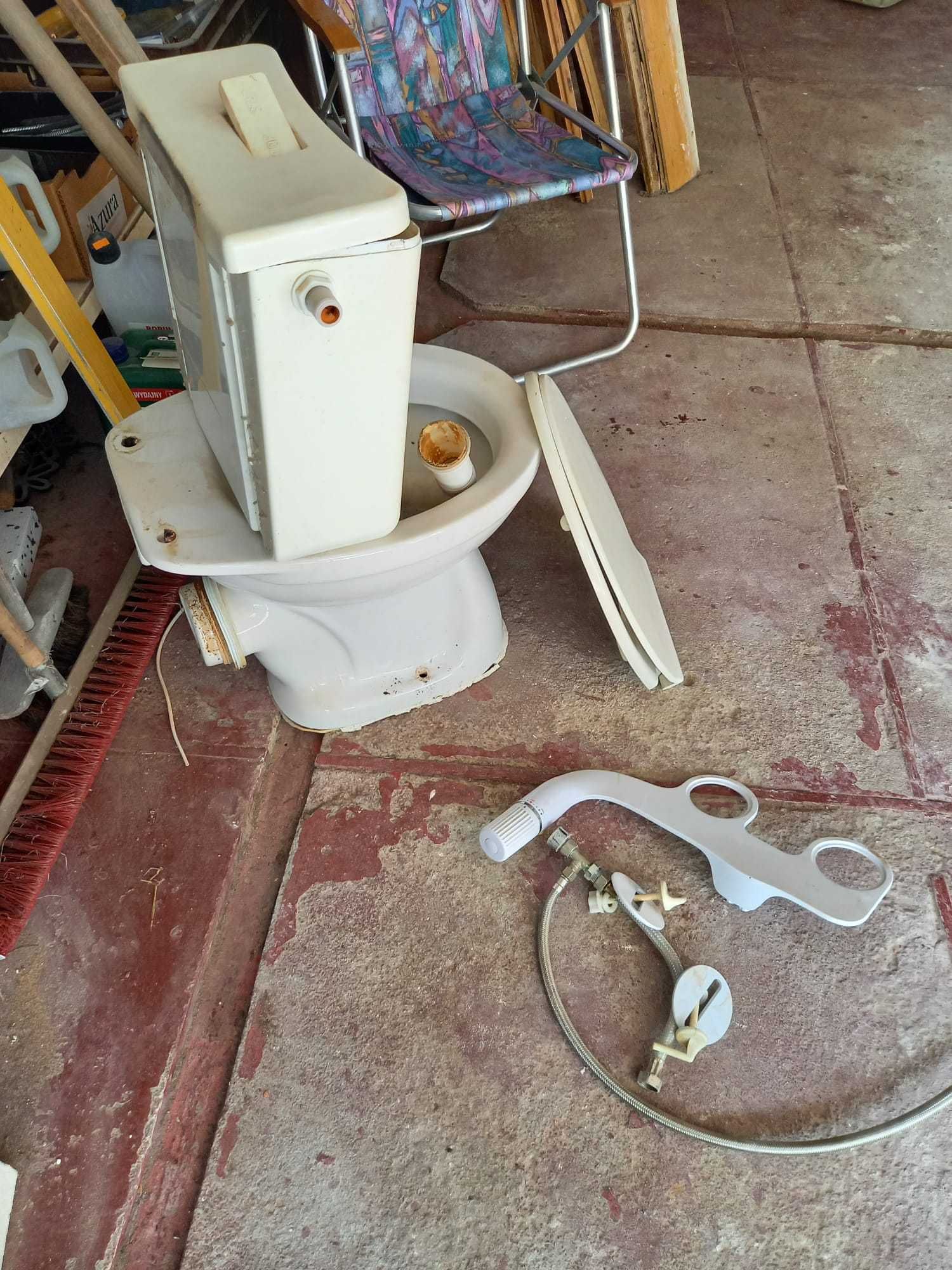 Sedes wc ubikacja z bidetem pod deskę