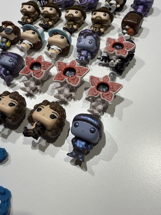 Продам kinder joy stranger things фігурки