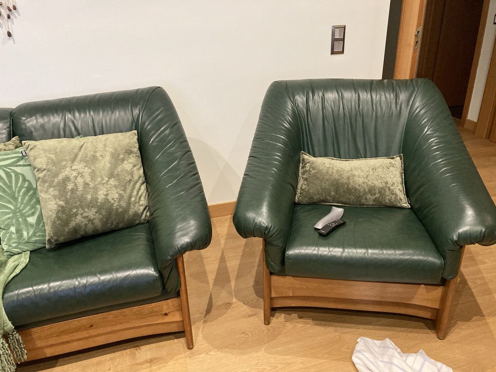 Sofa dois lugares +  Dois Sofás Maple Cerne