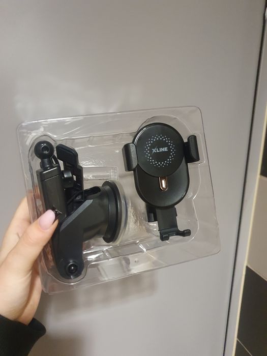 Uchwyt na telefon do auta.