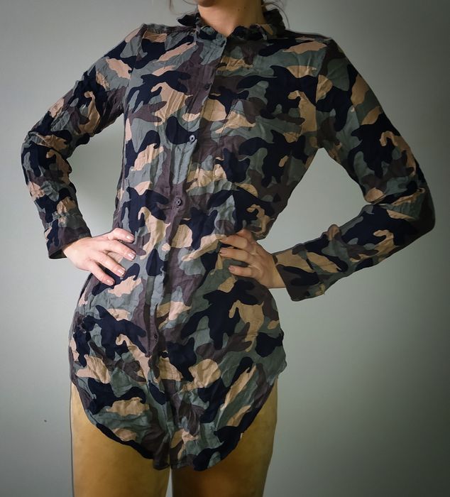 Asymetryczna koszula moro o luźnym kroju H&M