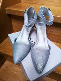 Piękne buty srebrne brokatowe