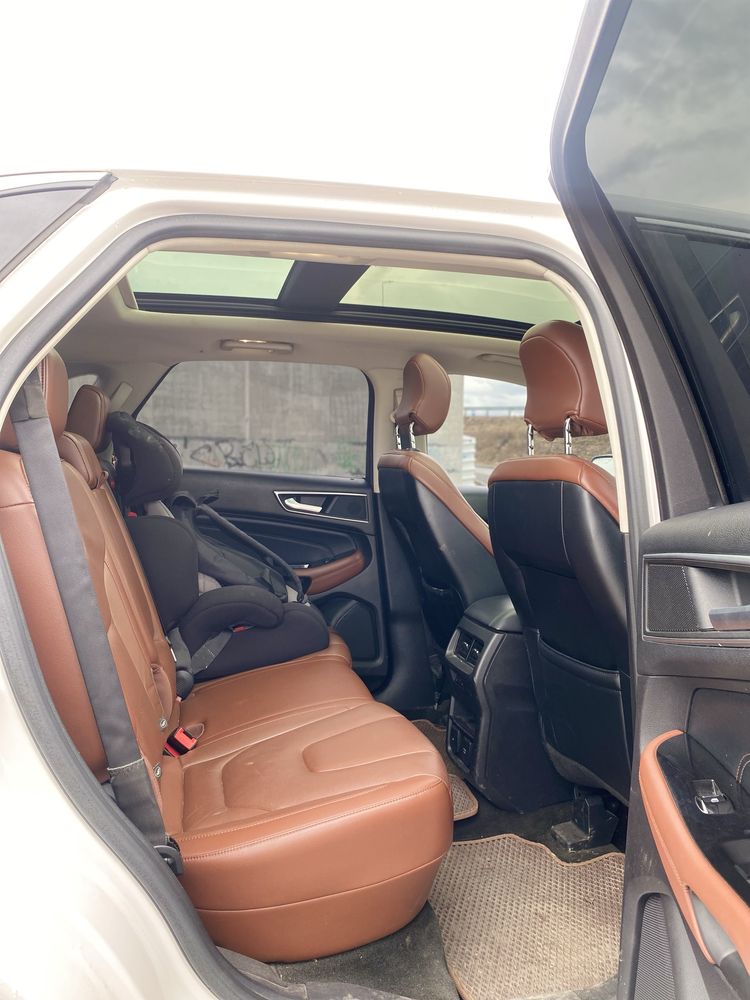 Ford Edge titanium