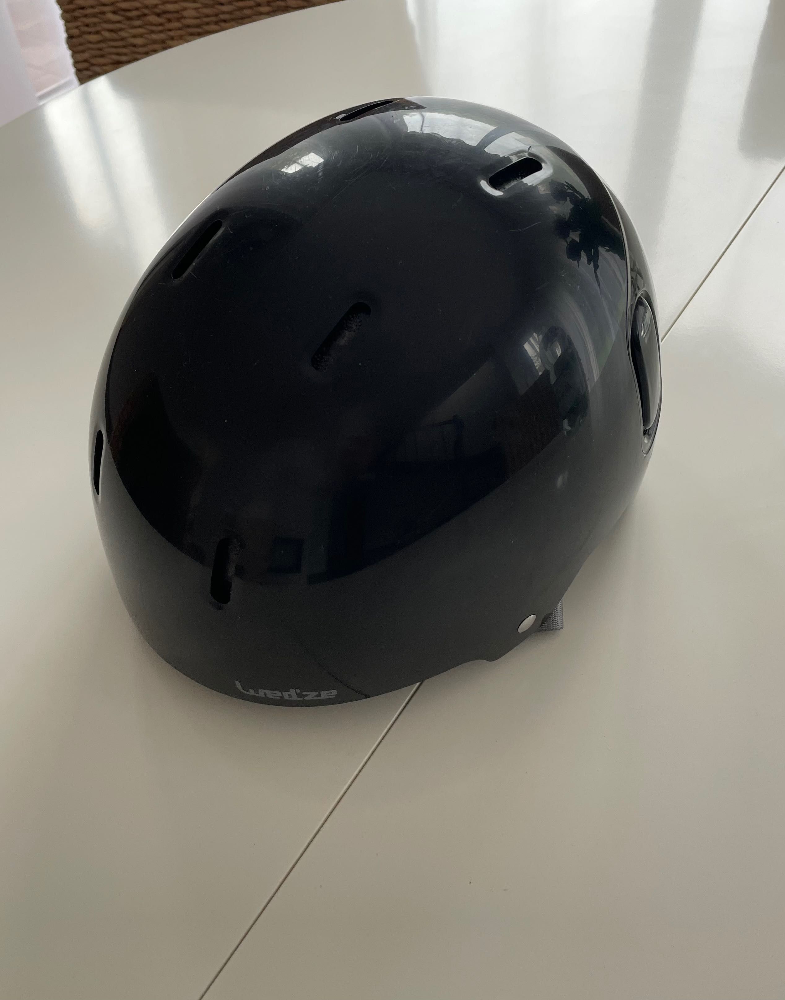 Kask narciarski snowboardowy Decathlon czarny