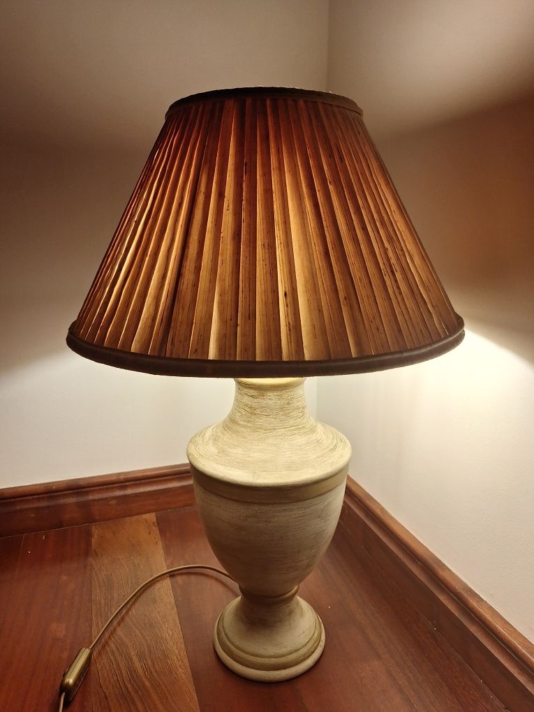 1  candeeiro de sala ou quarto
