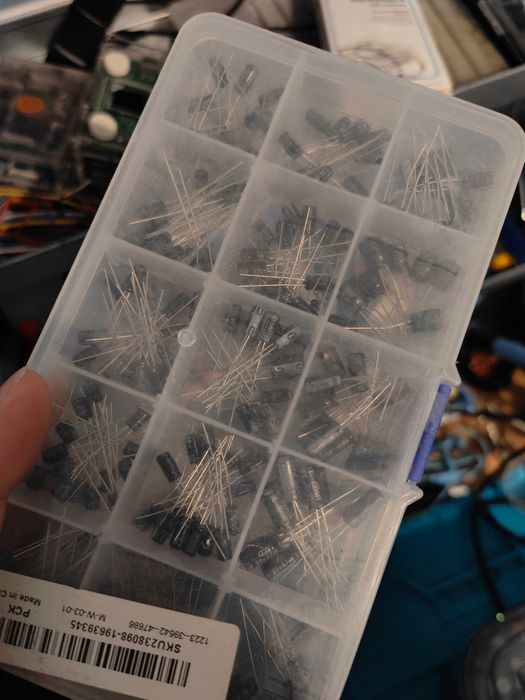 Electronic components and microcontrollers64586412795651124