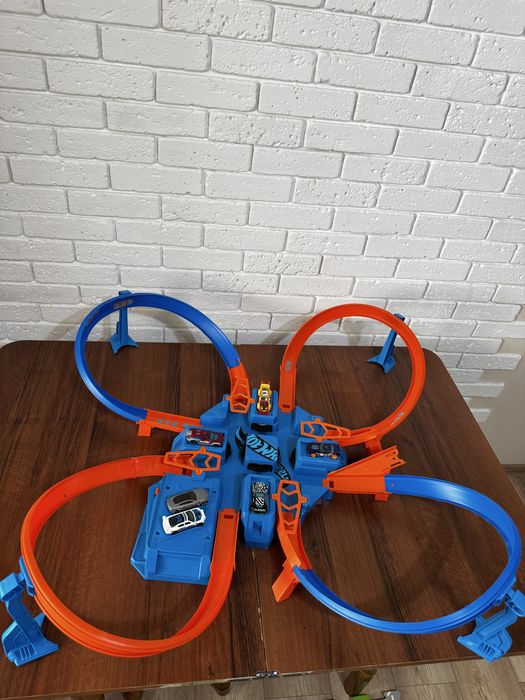 Трек хот вилс (Hot Wheels Criss Cross Crash Track Set )