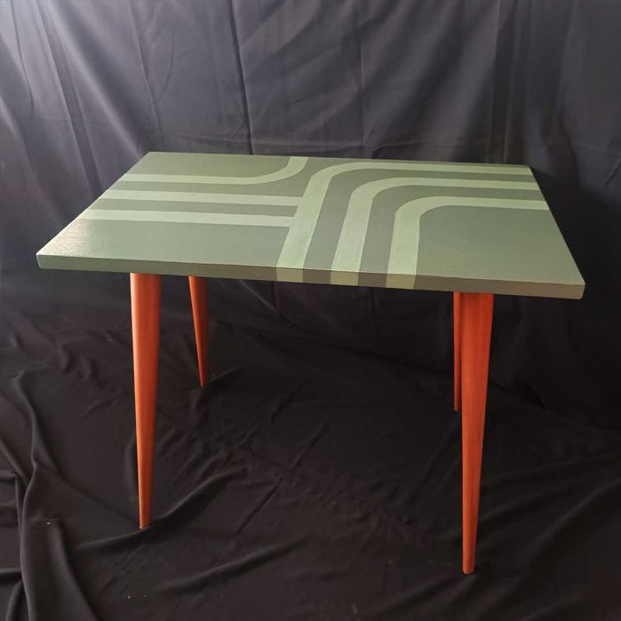 Mesa de Café Única – Design Moderno e Pintura Artesanal