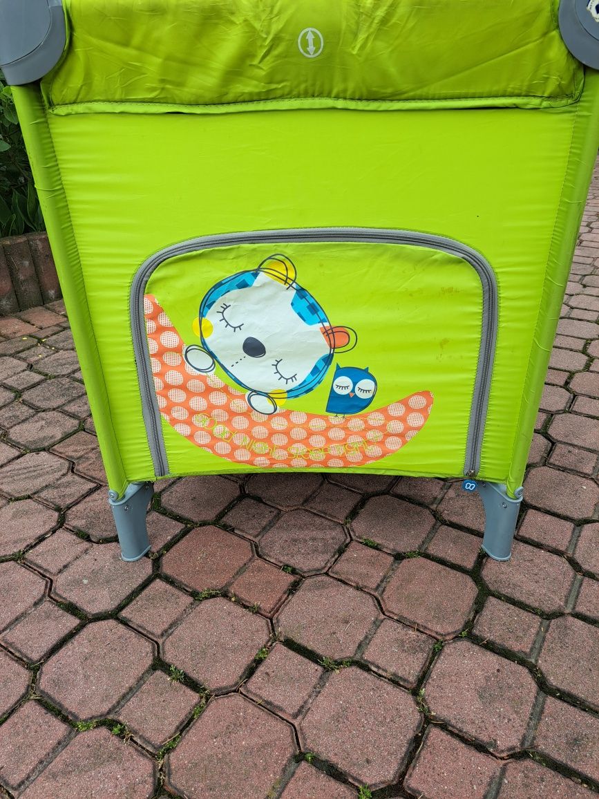 Łóżeczko dziecięce turystyczne  z dodatkowym wyposażeniem