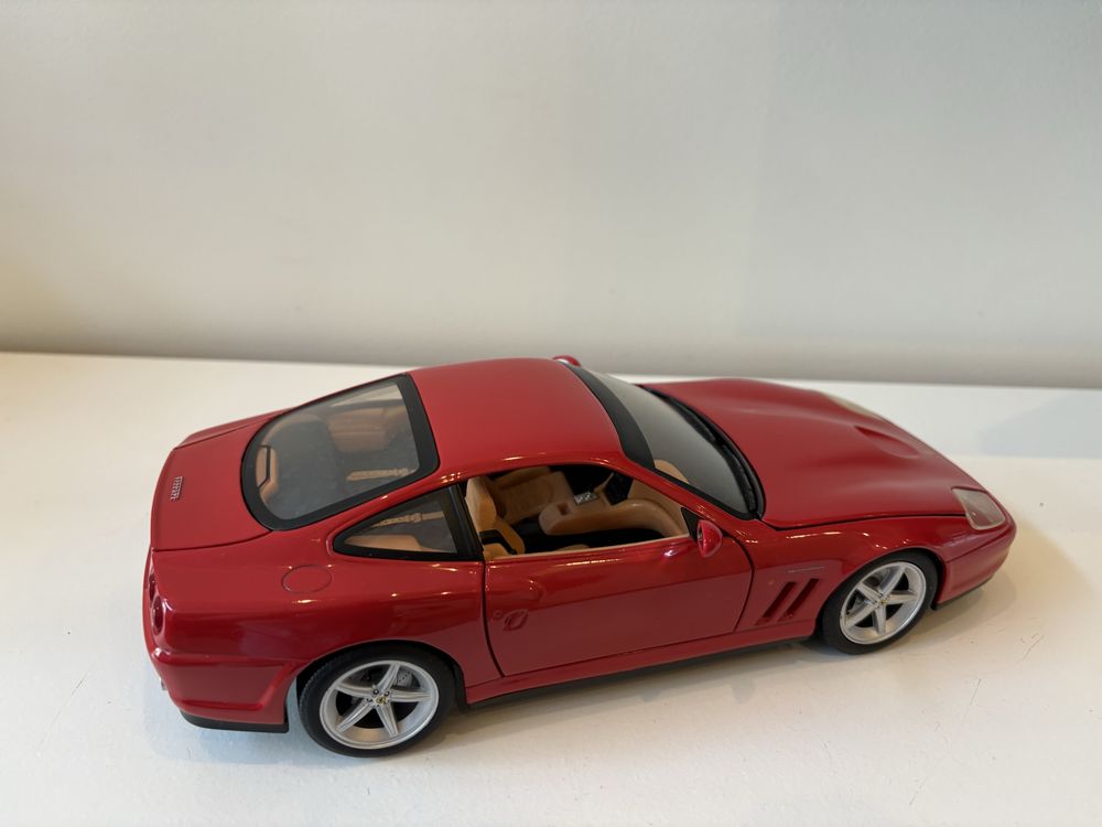 Model Ferrari 550 Maranello 1:18 HotWheels (maisto bburago ut models)