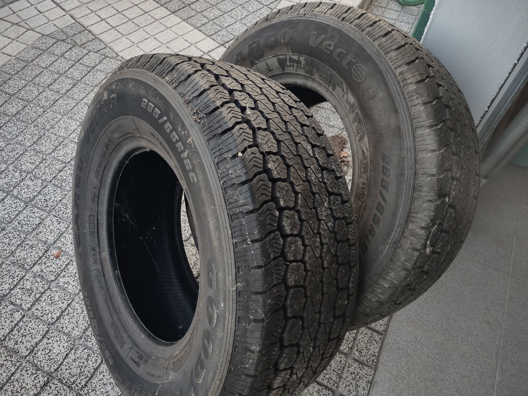 2 pneus Goodyear 285/65 16c Novos