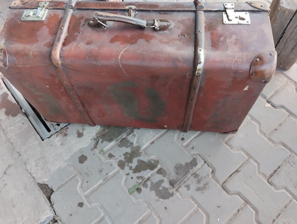 Продам валізу чемодан великий