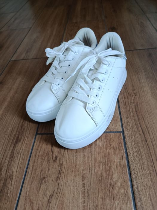 Damskie białe sneakersy 38