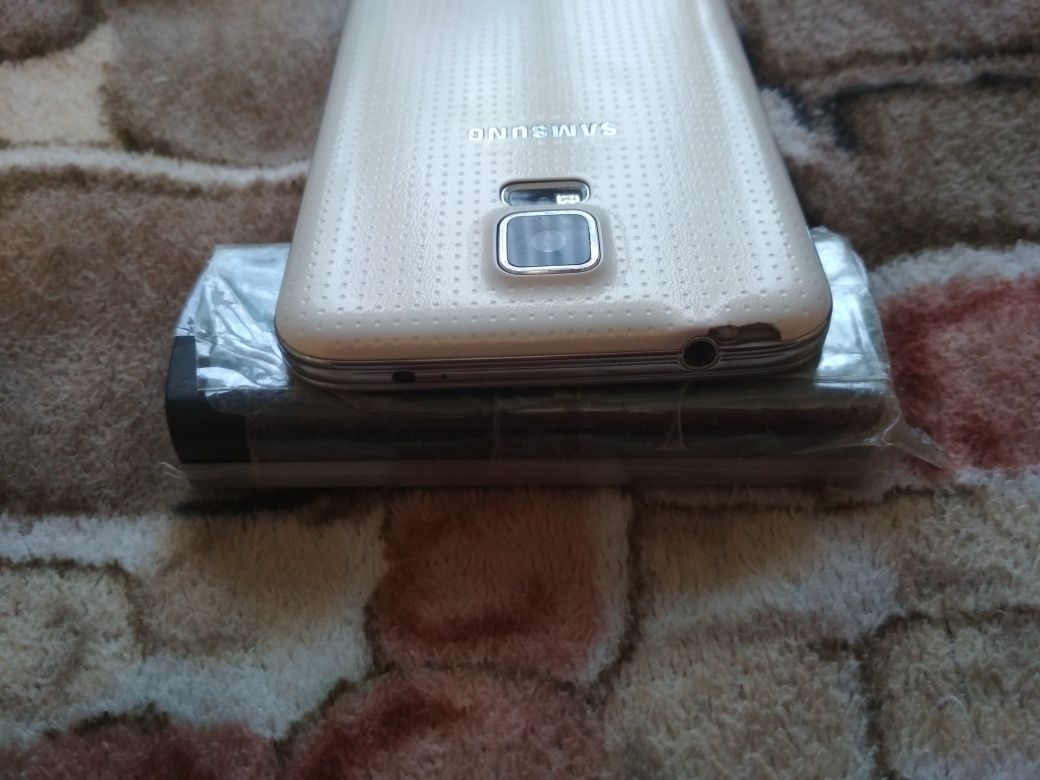 Телефон Samsung Galaxy S 5 Duos