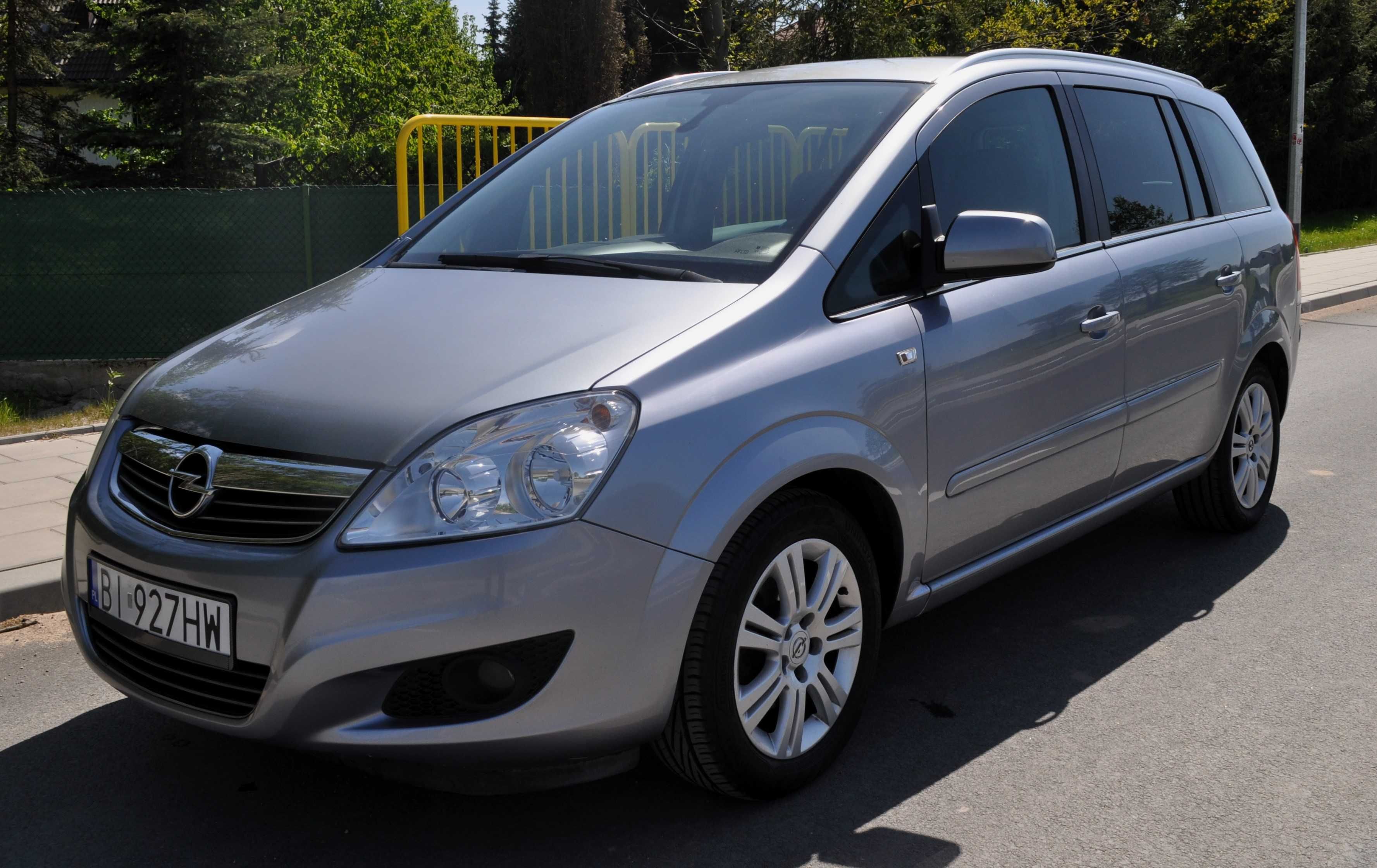 Opel Zafira 2010r bezwypadkowa 7osobowa benzyna