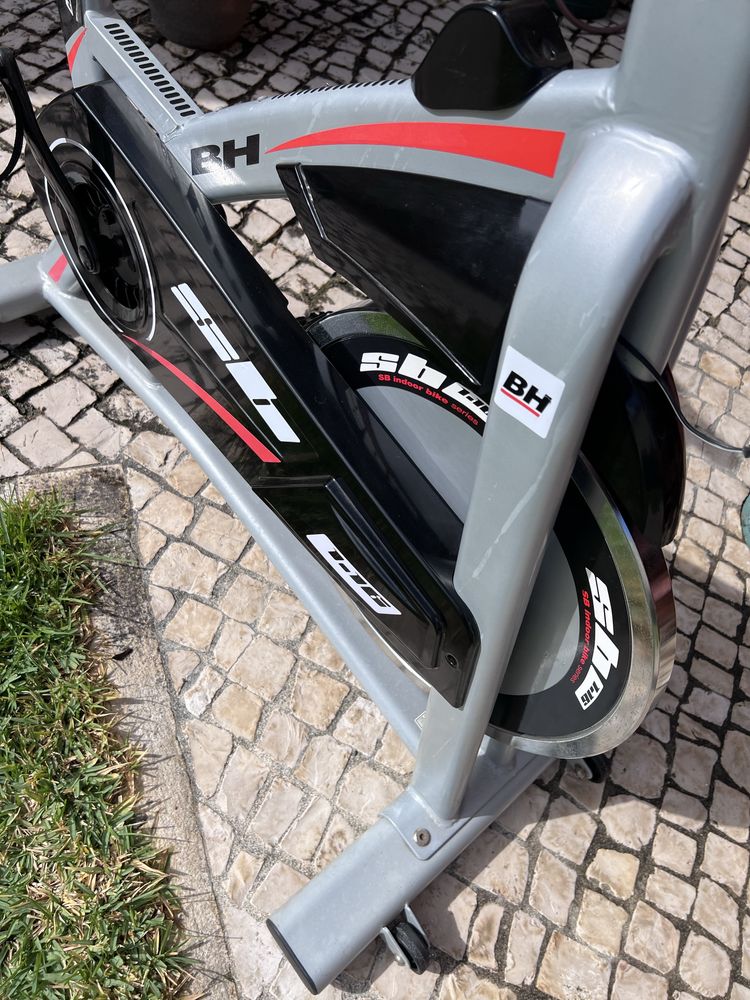 Bicicleta estática profissional BH SB 1.16