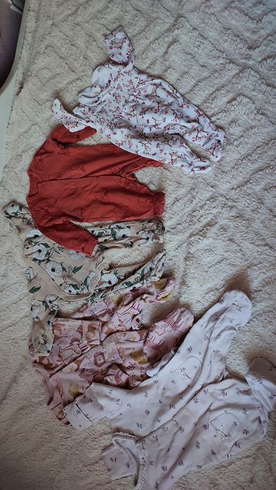 Продам великий набір речей для новонародженої дівчинки .