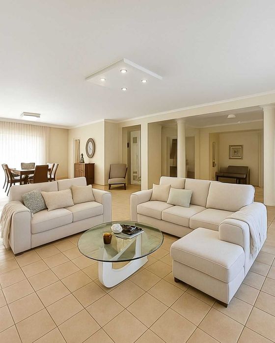 Moradia T3 de Luxo 800 m², Piscina Aquecida, Jardins, Garagem 4 Carros