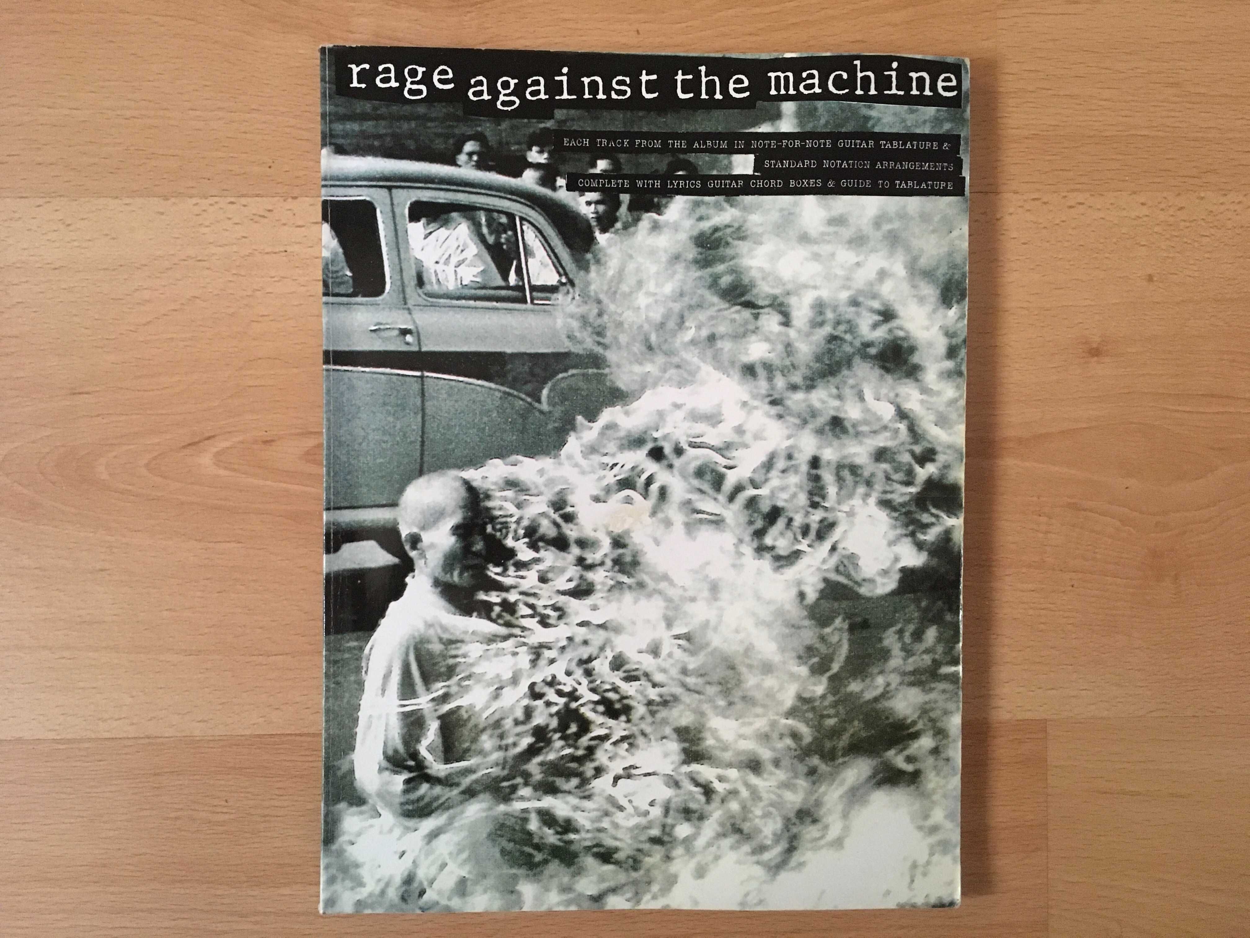Livro de Partituras Rage Against the Machine