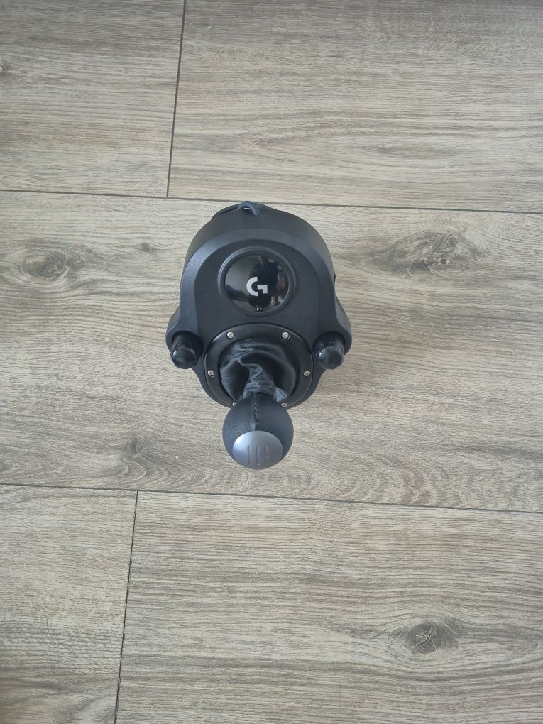 Logitech + H-shifter - stan bardzo dobry, Idealna do simracingu.