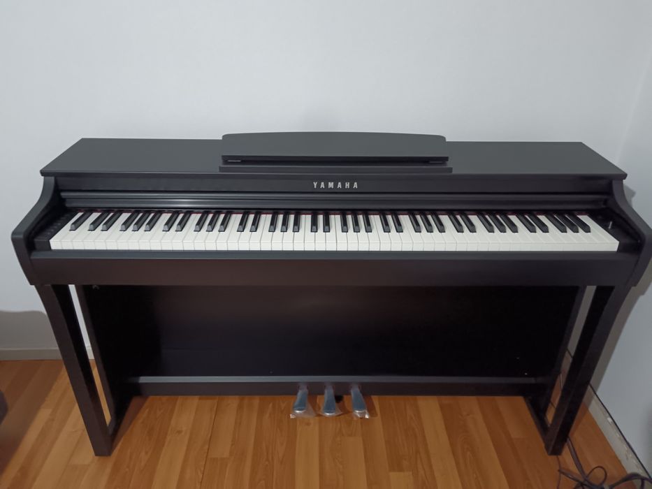 Piano Yamaha Clavinova CLP 725 (Novo)